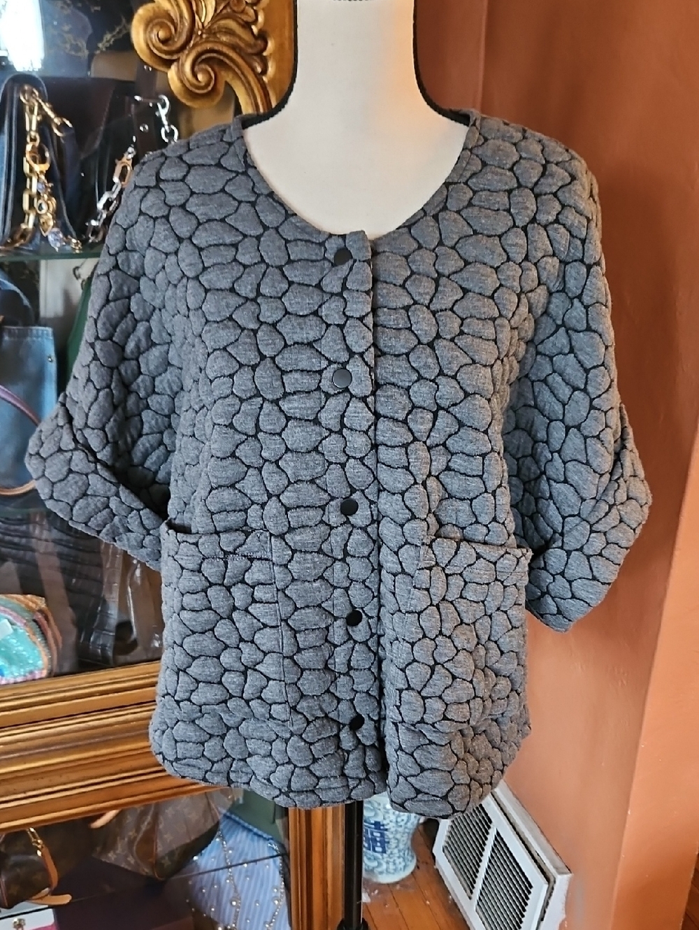 Alembika Quilted Gray And Black Short Sleeve Cuffed Jacket